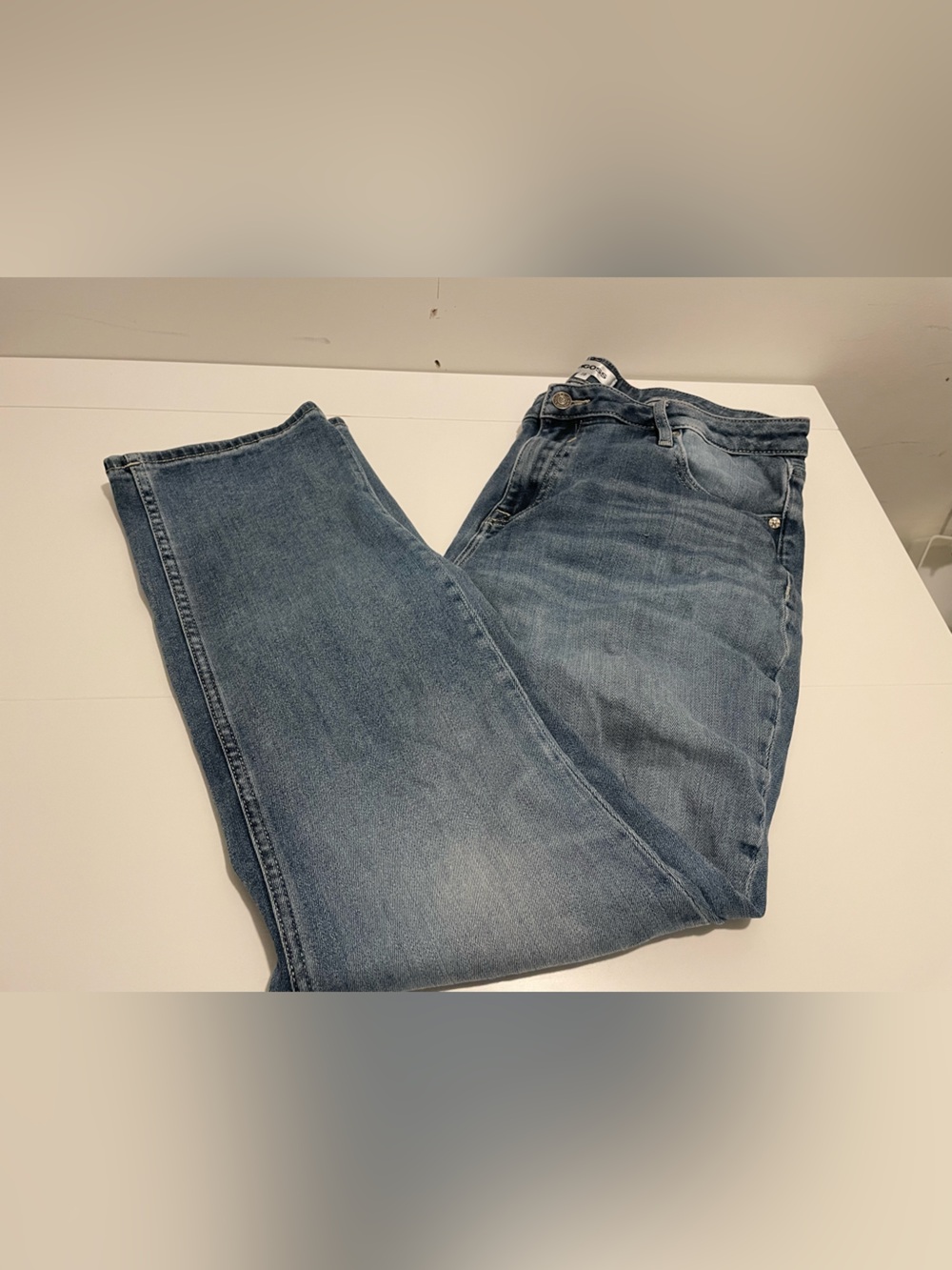 Vigoss Brand Women's size 18 Marley Straight Style Jeans Light Wash Denim